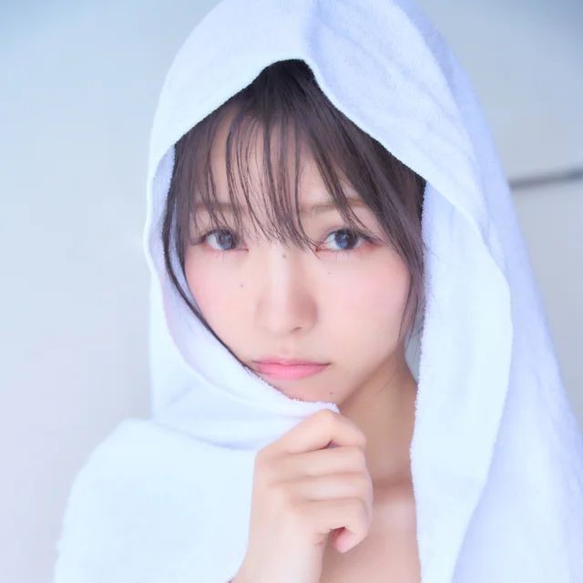 髙橋彩音待望1st写真集（撮影：佐藤容平、発売：秋田書店）楽天ブックス（店舗限定ポストカード1種）

