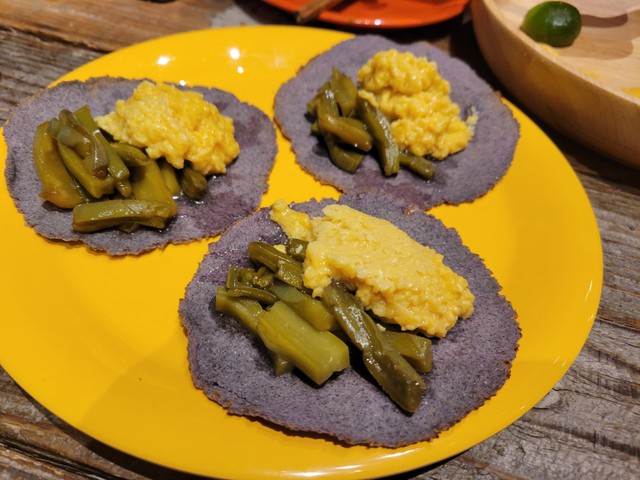具材はサボテンと卵をいためたもの。メキシコでは子供が大好きなメニューらしい