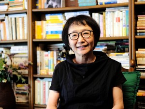 児童文学作家・岩瀬成子さん「まだら模様の日々」インタビュー　今も抱える「チグハグ感」