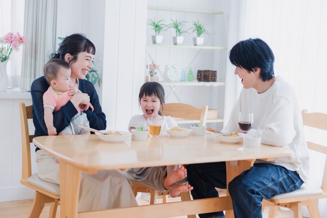 約8割が「家族のコミュニケーションは良好」　※画像はイメージです（maroke/stock.adobe.com）