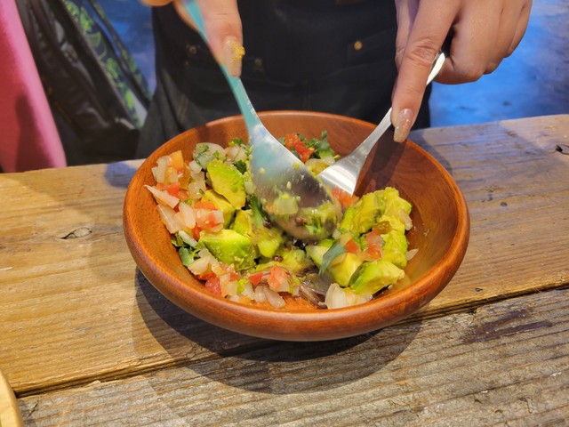 ワカモレは目の前で調理も