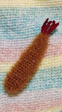 カラッと上がったエビフライ、ではなくたわしです（提供：Atelier Girouette -アトリエ・ジルエット-さん）