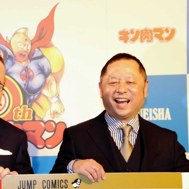 連載40周年を迎えたキン肉マンへの思いを語った「ゆでたまご」の中井義則氏（左）と嶋田隆司氏＝2019年