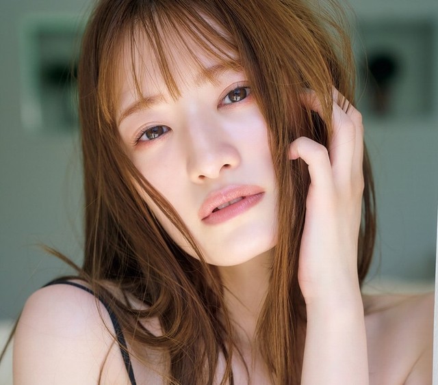 「FLASH」（25年8月26日発売号）で表紙・巻頭を飾った中田花奈ⓒ光文社／週刊FLASH（写真・中村和孝）