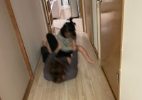 最終的に娘が腕を取り、そのまま押さえ込んで勝利！（ヘイヘイさん提供）