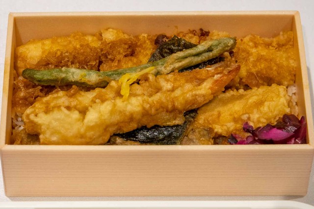 【金賞】日本橋 天丼 天むす 金子半之助「江戸前天丼弁当（税込1800円）」