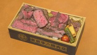 牛一頭食いステーキ弁当（2430円・税込み）【1日100食限定】