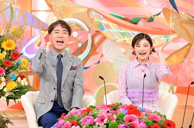 MCの藤井隆さんと井上咲楽さん©ABCテレビ