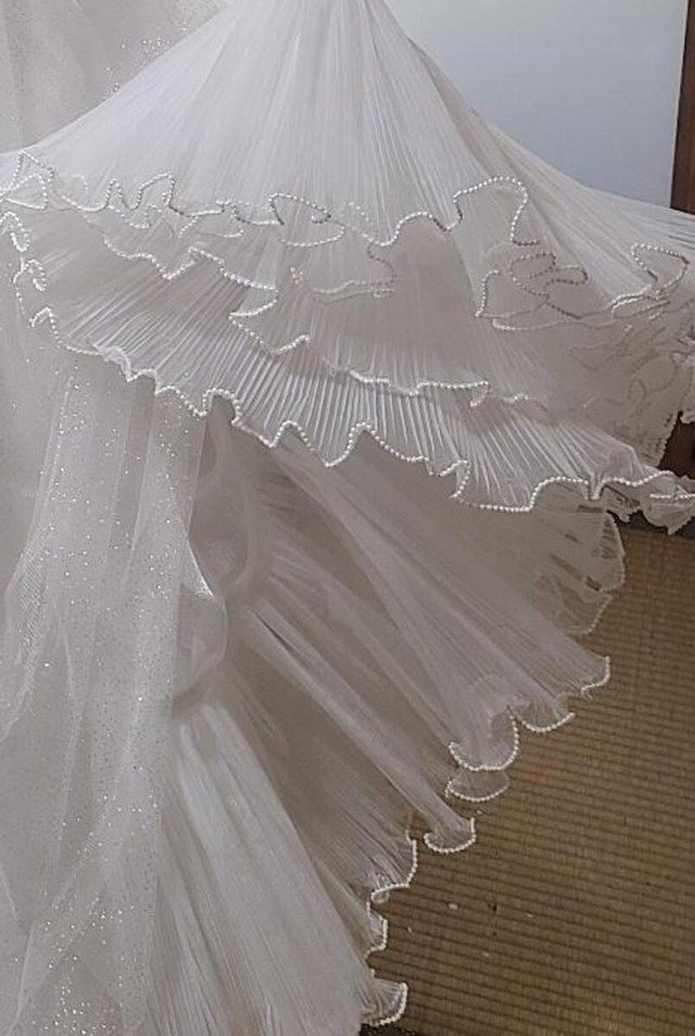 ドレスの裾に施されたビーズ/サリエさん（@hummel827）提供