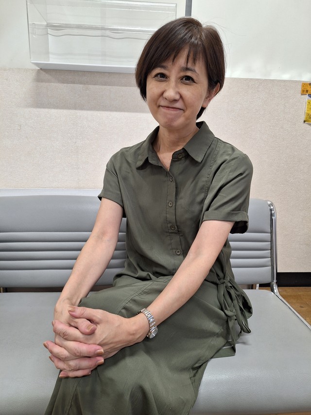 44年前の名作ドラマで「天才子役」と称された女優の長谷川真弓。50代にしてコメディの舞台に初挑戦する＝都内