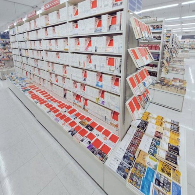 岩波新書コーナーも／「コーチャンフォー若葉台店」公式アカウント（@cf_wakabadai）提供