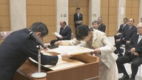 春の叙勲・褒章の伝達式　県教育長を務めた工代祐司さんに瑞宝小綬章など　香川