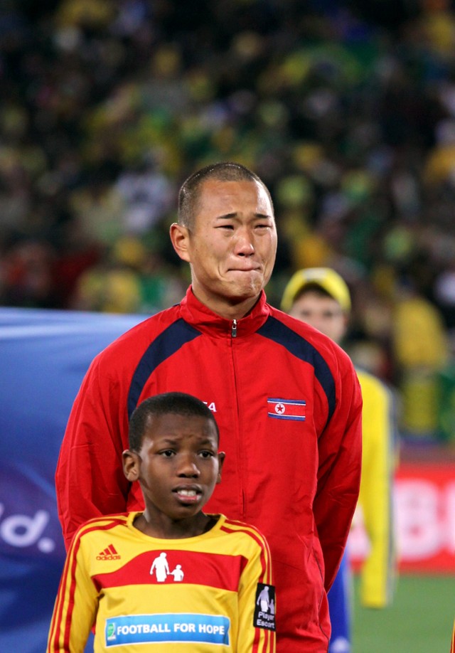 写真】W杯・南アフリカ大会で、北朝鮮代表としてピッチに立ち、涙を