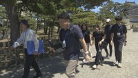 玉藻公園にやって来た、4月に高松市の小中学校に採用された教諭6人