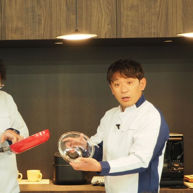 アルコ＆ピースの平子祐希（左）と酒井健太
