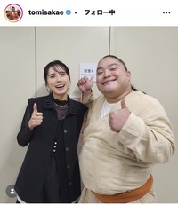 富栄ドラムのインスタグラム＠tomisakaeより(左は花岡すみれ）