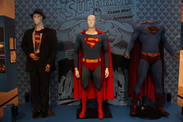 映画で使われたコスチュームの現物も展示＝グランフロント大阪