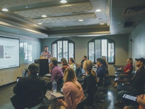 対照的な生き様の二人に恋は成立するか。恋心が募るほど惨めな片思い