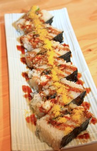 写真映え間違えなし！の「うなカツサンド」（税込み1298円）。