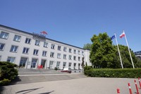 鉄鋼大手アルセロール・ミタルのワルシャワ工場。この建物の地下にある冷戦時代につくられた核シェルターは、昨秋の一斉点検で「現役のシェルター」と判断された＝2023年6月5日、荒ちひろ撮影