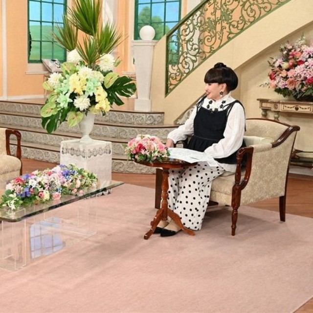 黒柳徹子さん（右）とトークを展開する高橋文哉さん