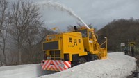 旧蒜山大山スカイラインで除雪作業進む