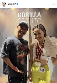 「マッスルゲート奈良かしはら大会」ウーマンズレギンス163センチ超級部門で優勝した金原早苗（右）　本人のインスタグラム（@kiiiiin37）より＝2025年9月24日投稿