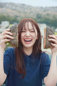 金川紗耶さん1st写真集(タイトル未定、撮影/三宮幹史、DONUTS/主婦の友社)＜先行カット＞