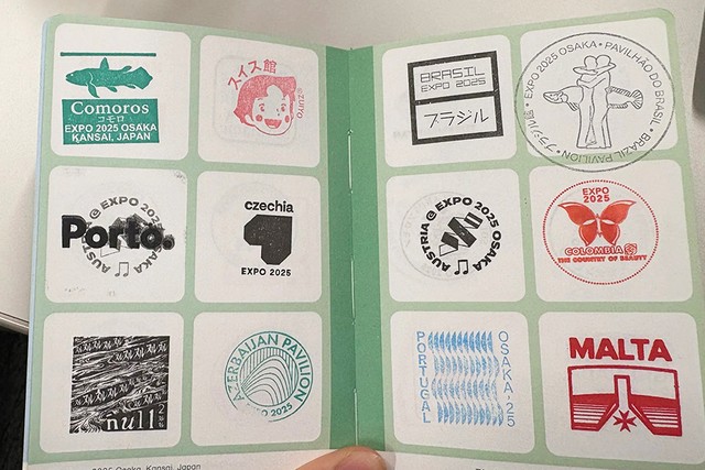 パビリオンなどにはスタンプがあり、「集めるのが楽しみ！」という下村さんのスタンプ帳。どこへ行ったのかすぐわかります（提供）