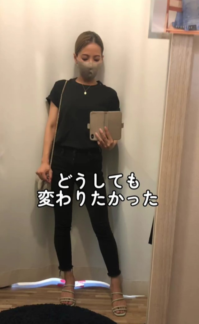 垢抜け後の姿。鏡越しに写る堂々とした立ち姿が印象的／いとみきさん（@itomiki_life）提供