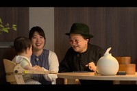 真栄田賢探偵が調査した「息子が不機嫌になる自作の子守唄」。右は米良美一＝「探偵！ナイトスクープ」7月4日放送回よりⓒABCテレビ