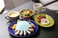 宿泊者だけが食べられる朝食のクラゲパンケーキ