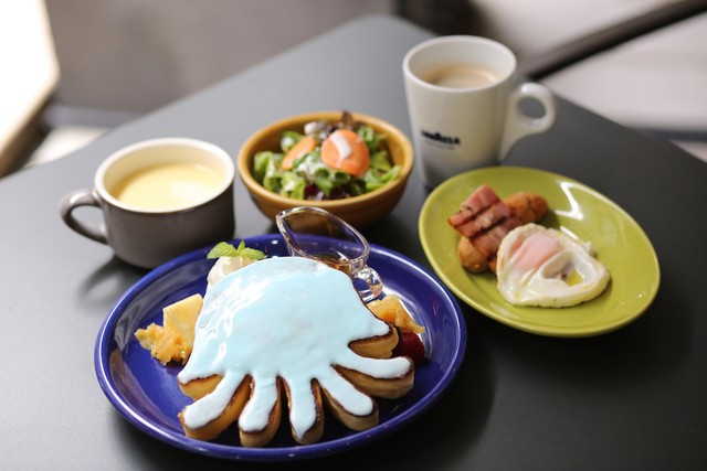 宿泊者だけが食べられる朝食のクラゲパンケーキ