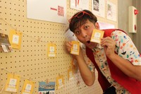 カレーを注文すると、中学生以下の子供が無料で使えるカレーチケットが発行される＝明石市明石公園、TTT