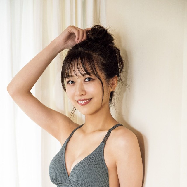 篠崎彩奈（撮影／武田敏将　ヘアメイク／原島未唯　スタイリング／樫田径奈
衣装協力／PUBLIC TOKYO / Wild Lily PEAK&PINE）