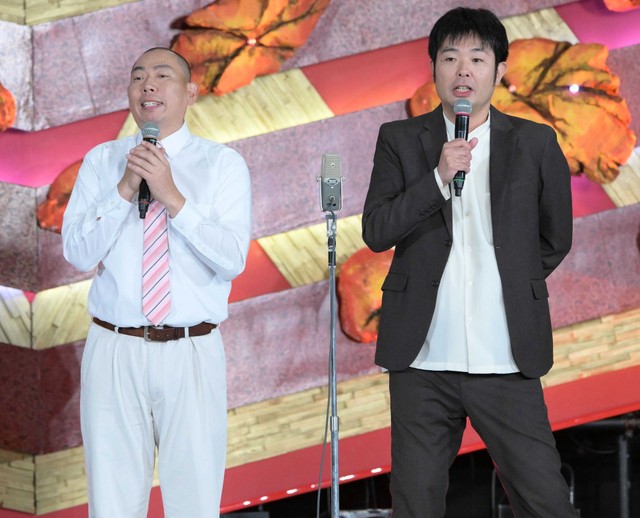 レギュラーの松本康太（左）と西川晃啓＝2023年