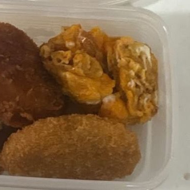 娘のリクエストで完成した“全部茶色”のお弁当／とかとんとんさん（@121canim121）提供＝画像をトリミングしています