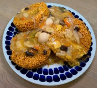 【再現料理】「ドカ食いダイスキ！もちづきさん」絶品堅揚げ皿うどん／ズボラの漫画飯再現料理さん（@kuronekotitai22）提供