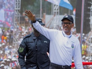 ルワンダ大統領選でカガメ氏4選、「圧勝」の背景に対立候補迫害や「やらせ」の指摘も