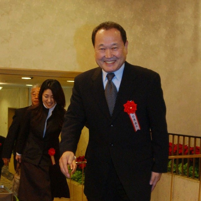 上田利治氏の殿堂入りを祝う会に出席した板東英二さん=2003年