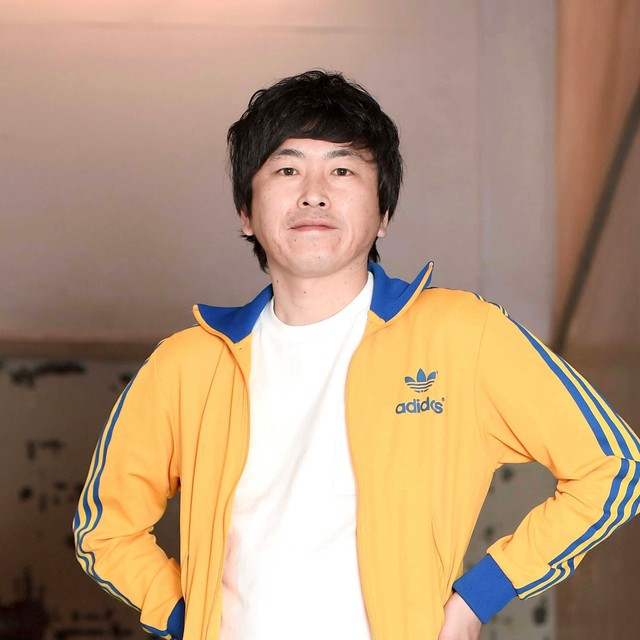 お笑いコンビ「しずる」の純さん（2022年撮影）