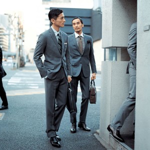 ビジネススタイル世論調査10年前に比べてビジネススタイルがカジュアルになってきていると感じますか？