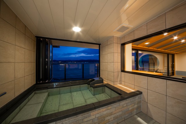 「なにわ一水」客室の露天風呂からは宍道湖が一望できます