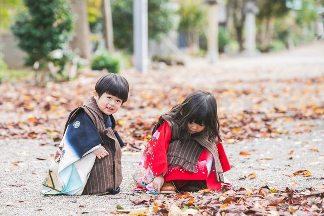 ちーちゃんとのぞくん、姉弟一緒に3歳の七五三（提供：みどぅ家のちいのん様／(C)リトルジョイ（@littlejoy.photo））
