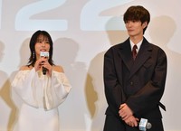 Ｗ主演のドラマ「１１２２　いいふうふ」の完成披露に出席した高畑充希（左）と岡田将生＝2024年6月