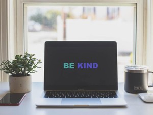 「Kill them with kindness」この言葉が理不尽でもニコニコしていた私を肯定してくれた