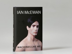 AIとの三角関係があぶり出す人間の不条理　ロンドンのベストセラー