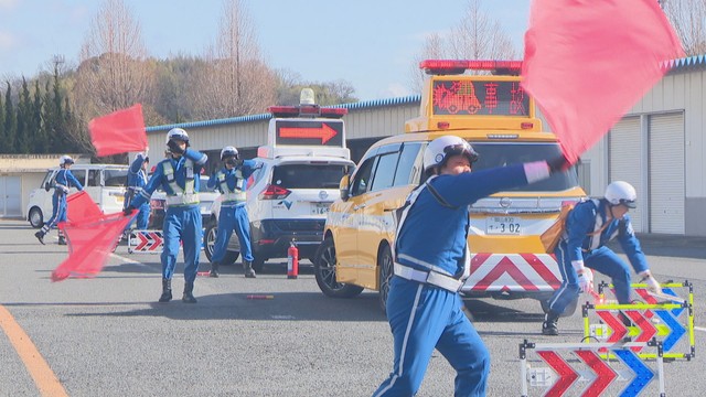 早島IC近くで車同士が衝突し炎上した想定の訓練