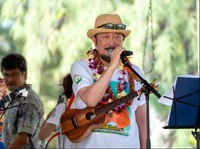 「ウクレレオールスターズ」の〝キャプテン〟ことサザンオールスターズの関口和之