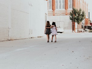 いつも熱を帯びていた香港。私はその中にいた、彼女と手を繋ぎながら